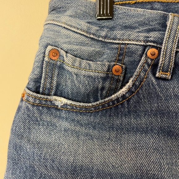 Levi’s Jean Short - Picture 3 of 9